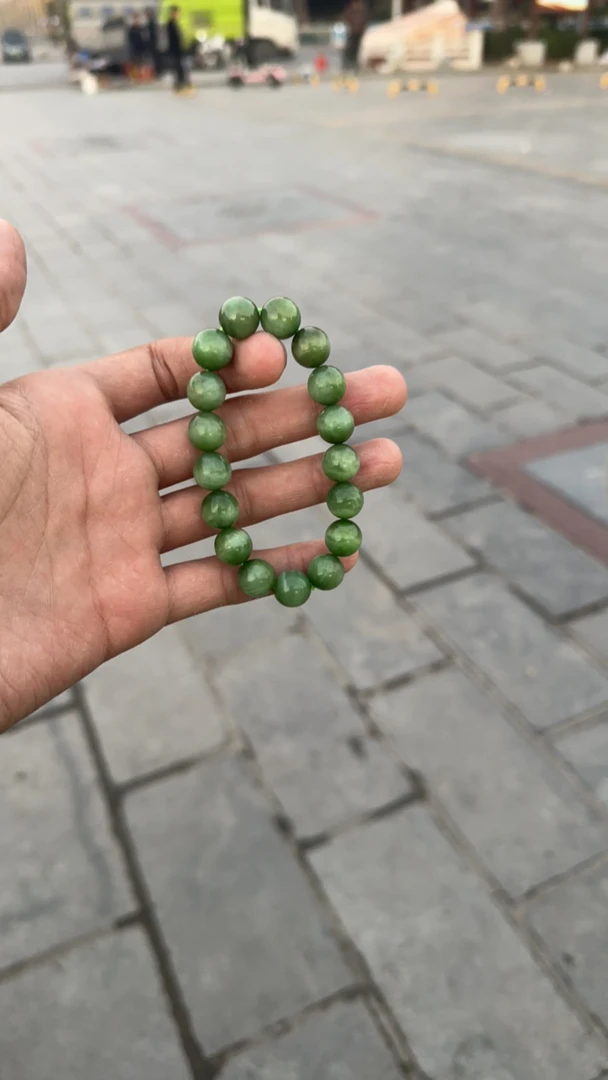 和田玉俄罗斯碧玉绿猫