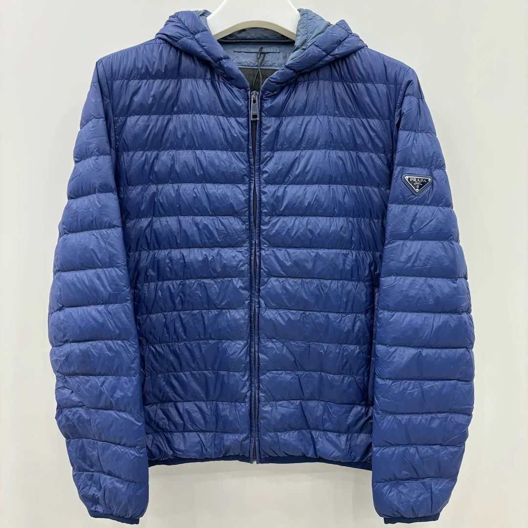 PRADA 普拉达/徽标拉链连帽轻薄休闲羽绒服/尺码50/99新/编号6072