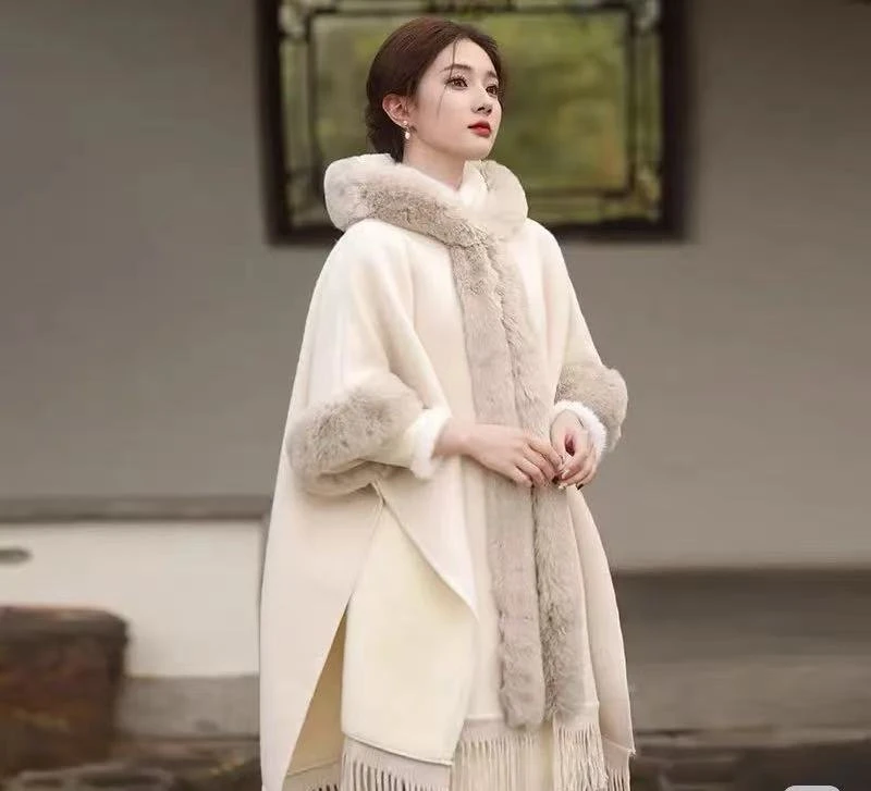 秋冬百搭连帽斗篷氛围感披风外套女大毛领中长款旅游披肩围巾斗篷