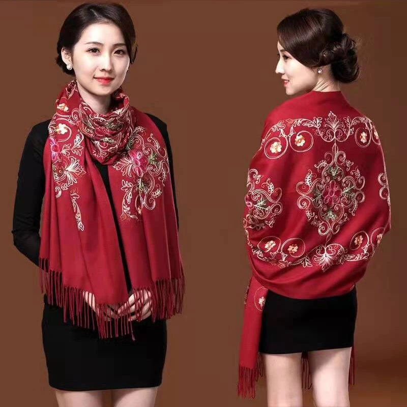 新款绣花围巾女冬款民族风保暖披肩两用秋冬百搭