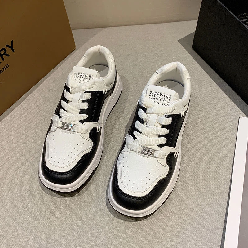 小白鞋女秋新款女鞋透气休闲鞋圆头熊猫拼色平底运动板鞋2503