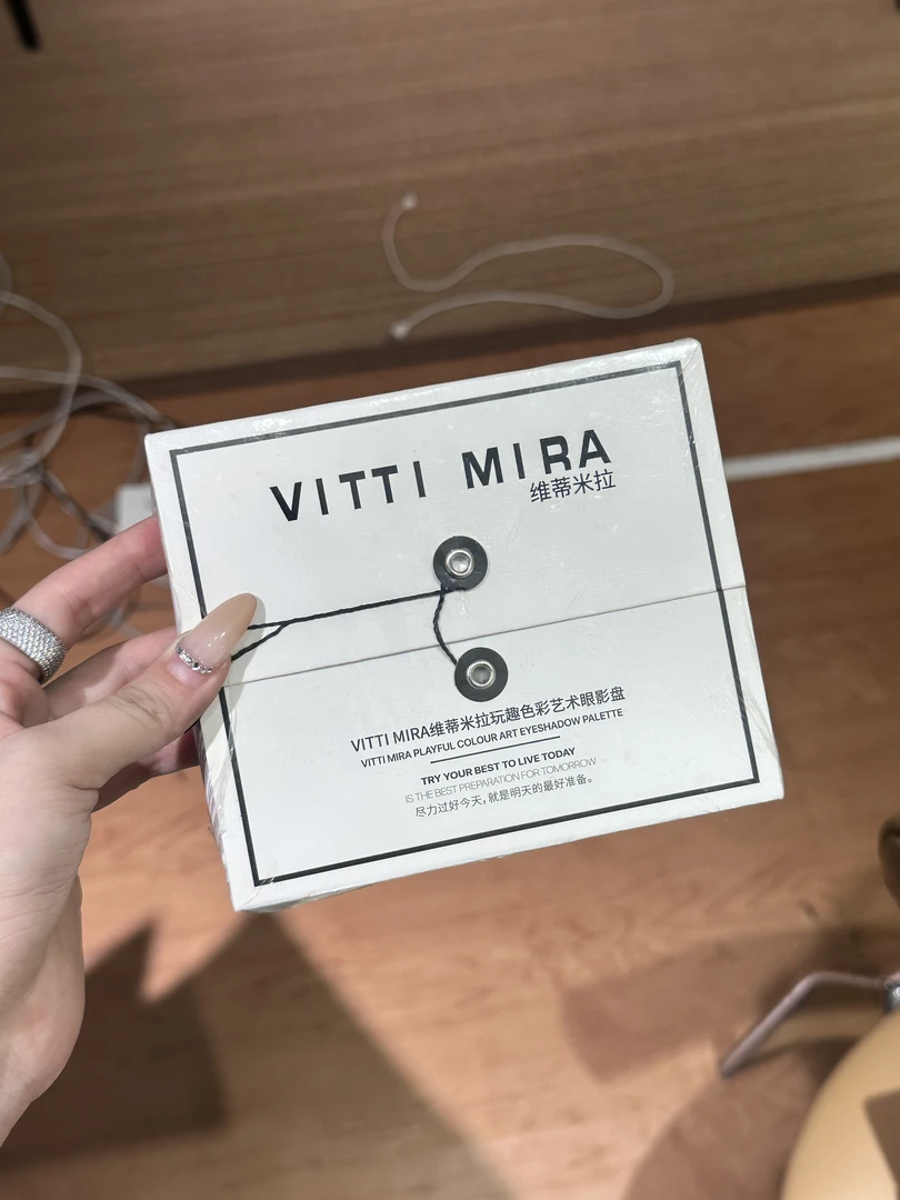 VITTIMIRA维蒂米拉玩趣色彩艺术纯哑光眼影盘