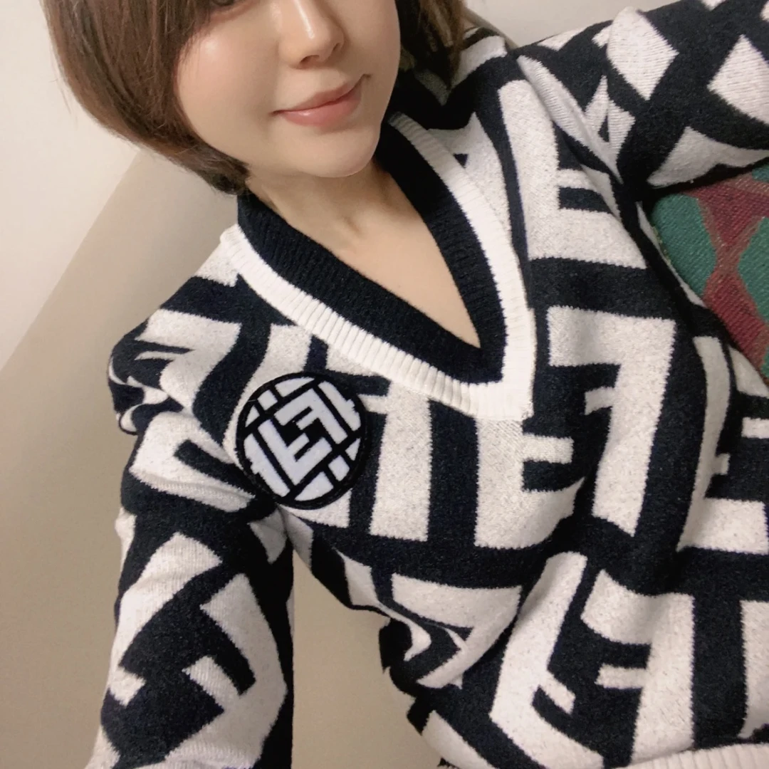 FENDI/芬迪16908  黑白老花毛衣 40码
