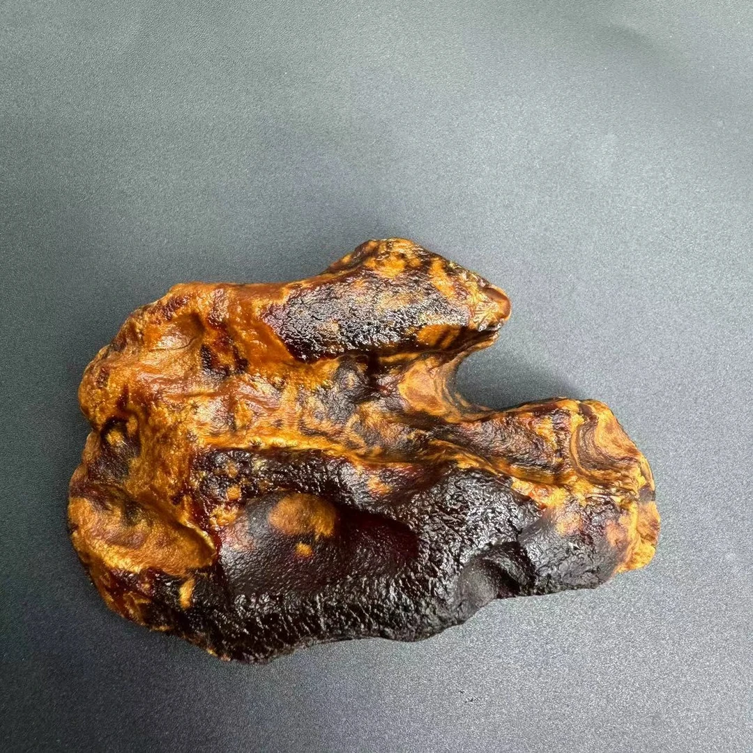 【晓蕾原皮】天然琥珀蜜蜡黑金沁色全皮花蜡手把件