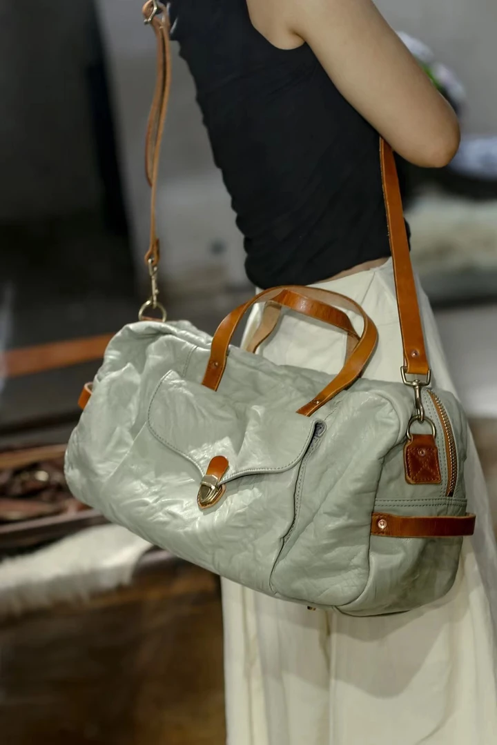 传原创水洗植鞣牛皮包单肩大容量横款健身包复古斜挎短途旅行包女