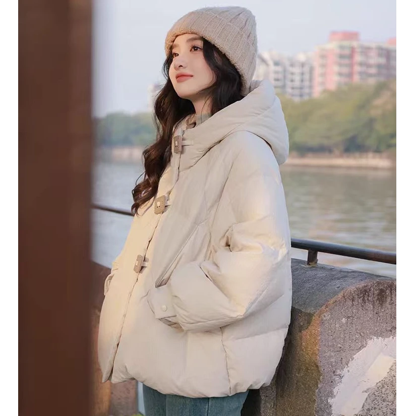 设计师三色连帽羽绒服2024冬款减龄学院风方扣设计宽松连帽面包服