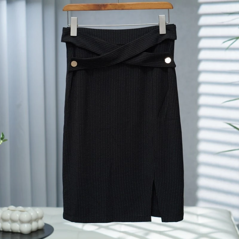 咏系列  Z1143   女装时尚撤柜简约半身裙黑色