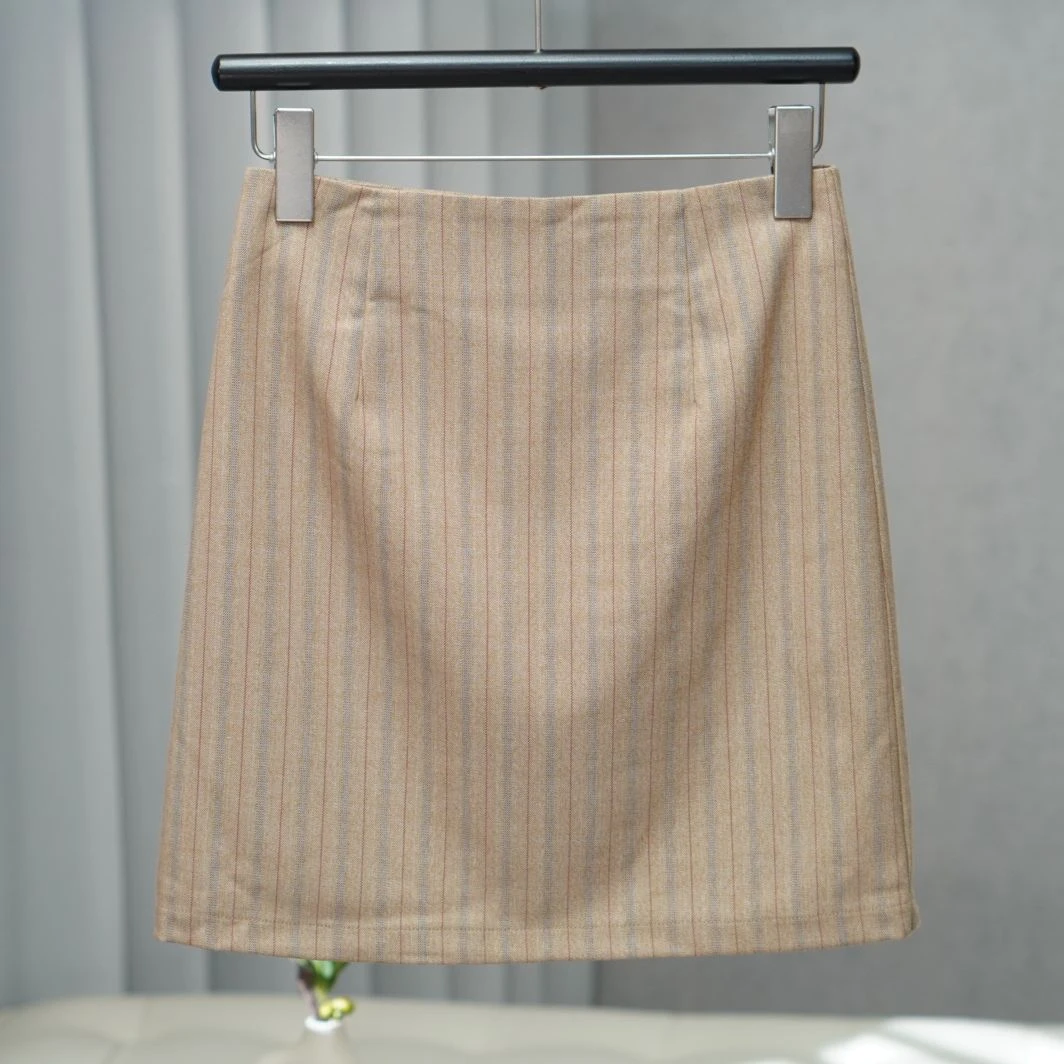 同伊系列  WY572   女装时尚撤柜休闲半身裙杏色B203108