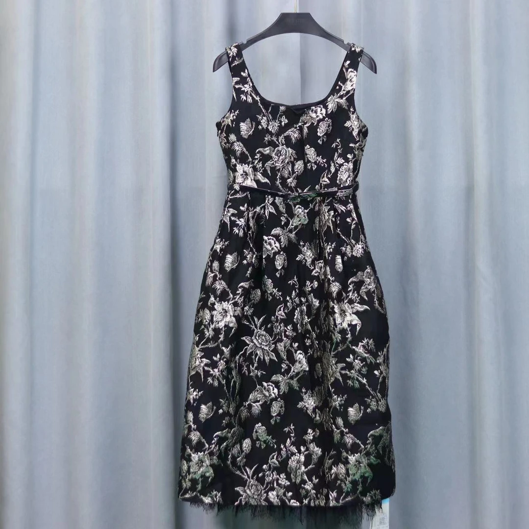 高定系列  E637  女装简约时尚吊带碎花连衣裙黑色ZB10122