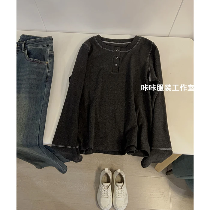 REKAYYAT”黑巧“圆领纯色简约百搭小圆点暗扣设计感长袖打底衫T恤