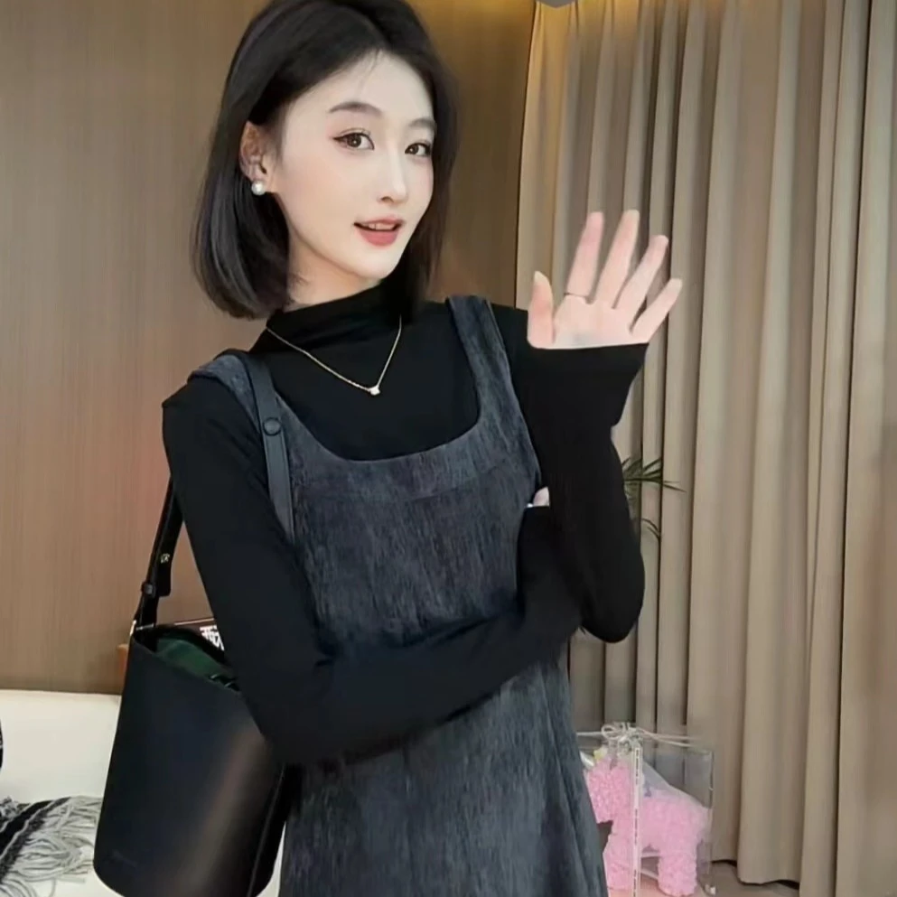 2024年秋季显瘦韩版设计感网红款雪尼尔时尚气质打底连衣裙两件套