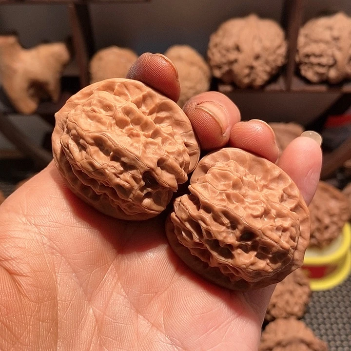 文玩核桃吊坠36尺磐石核桃吊坠