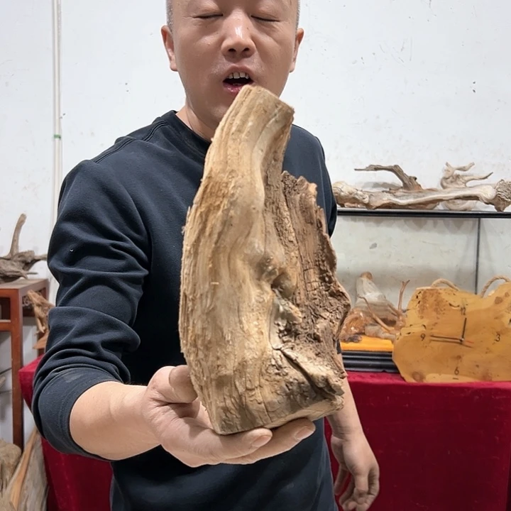 柏木禅**味转过头看他说
