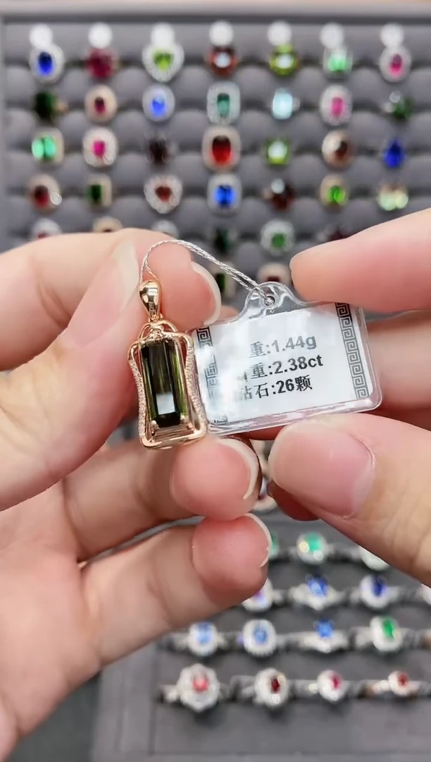 【闪购商品】碧玺颈饰18K金镶嵌2.38