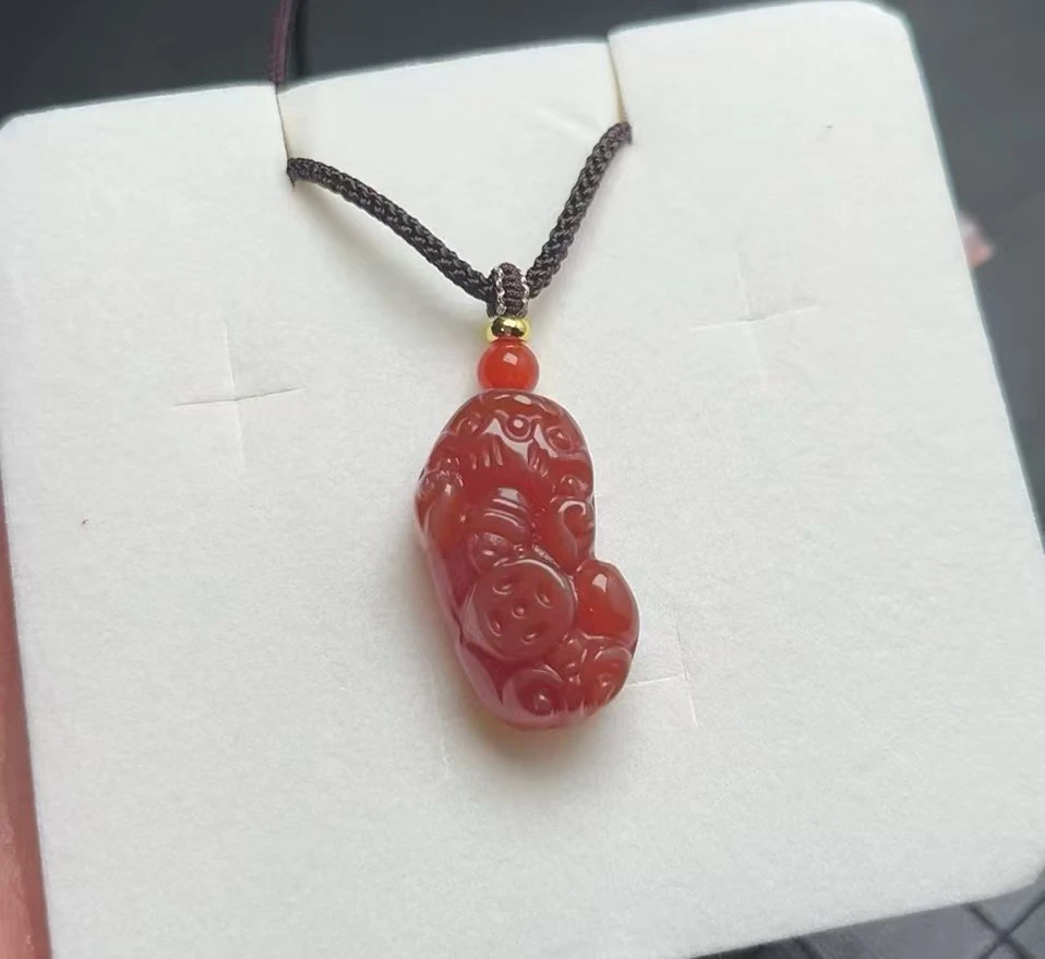 红玛瑙玉髓貔貅小吊坠 迷你款 保真 假一赔四佩戴绳子 多样化发货