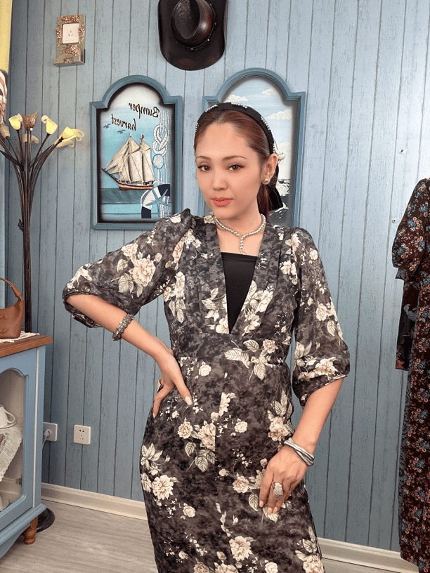 灰色花裙瘦身效果气质优雅大方连衣裙（送裹胸，内搭）