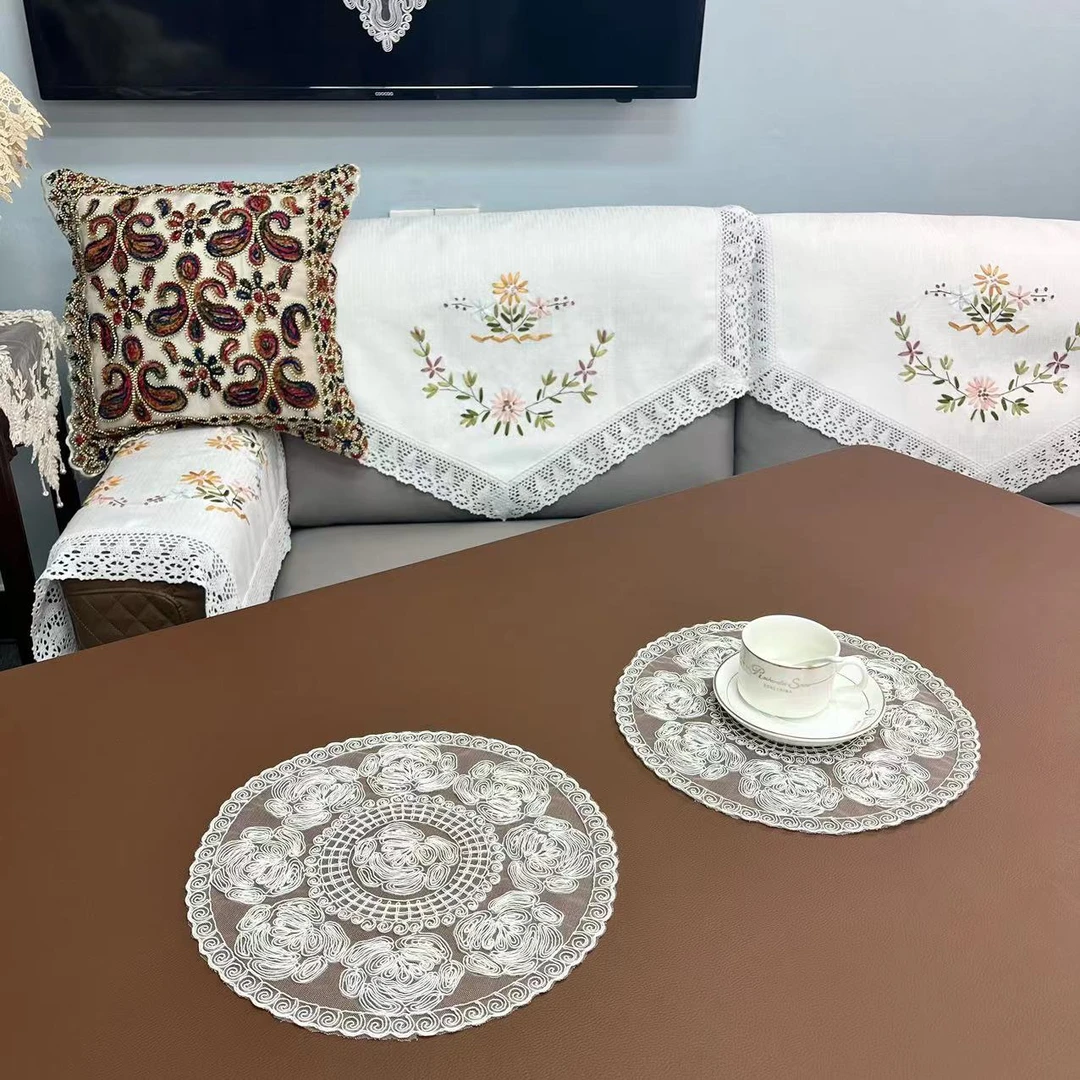 E-09【30*30CM】白色  车谷秀 小桌旗 盖巾欧式绣花装饰垫镂空手工