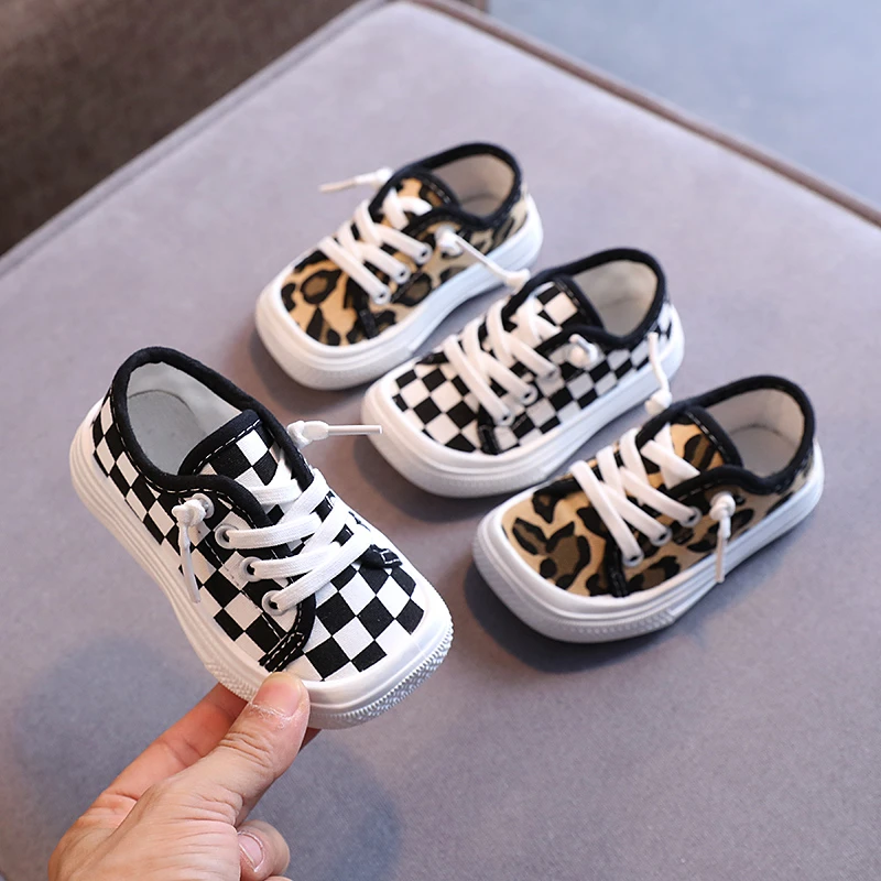 儿童帆布鞋2024新款男童方头防滑透气帆布鞋女童格子休闲板鞋童鞋