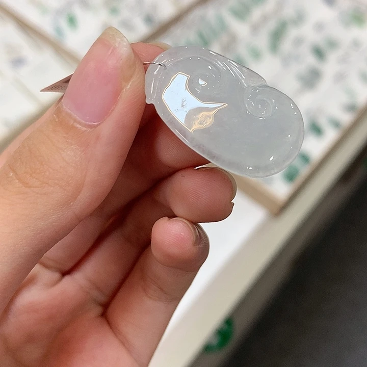 翡翠颈饰未镶嵌如意