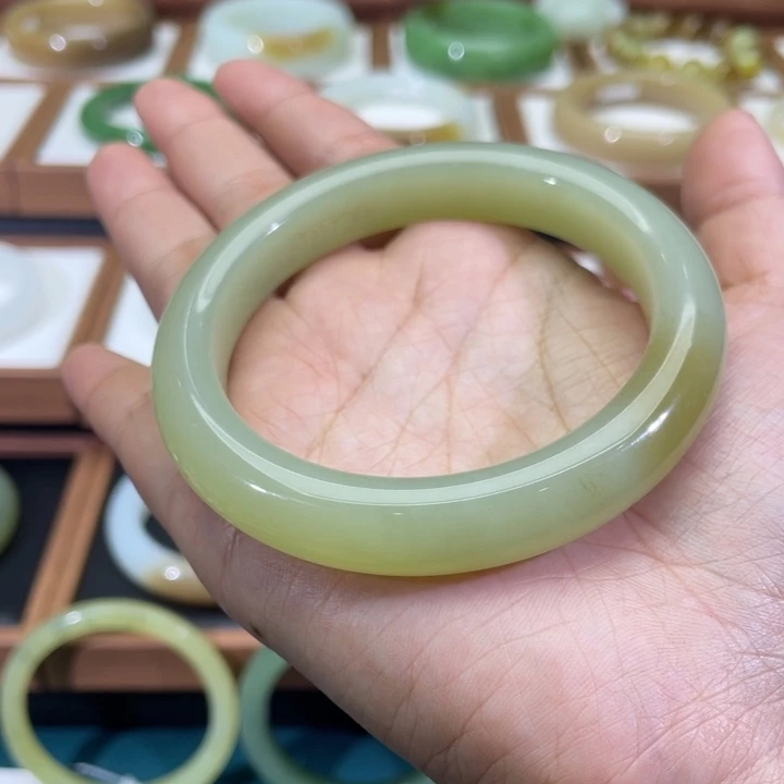 和田玉手镯未镶嵌58