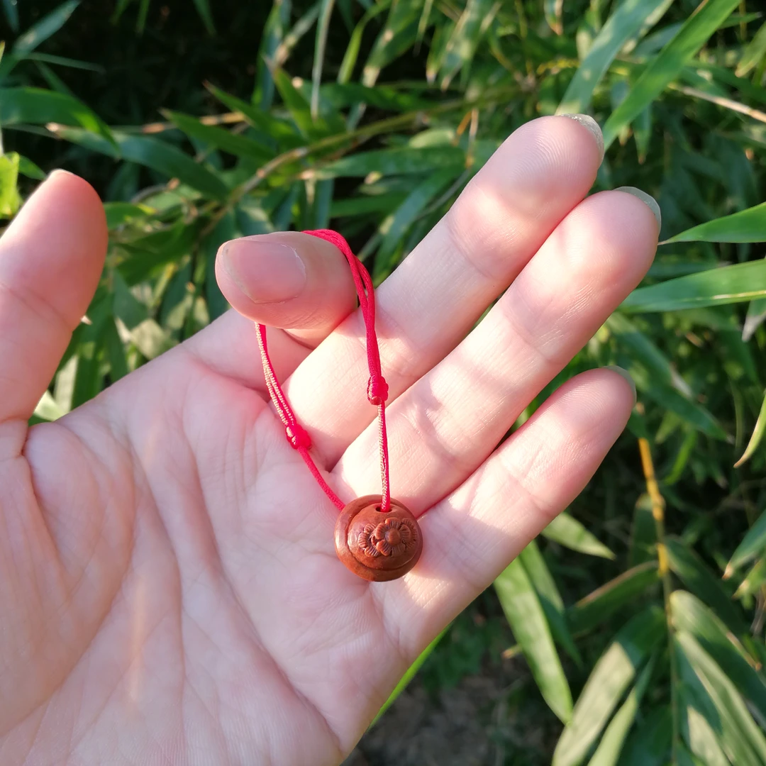 宝宝野生桃核手工雕刻三花桃筐红绳手绳脚绳手串手链饰品满月礼物