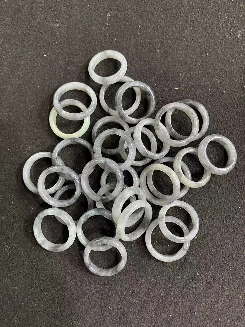 天然缅甸翡翠乌鸡戒圈多样性发其一