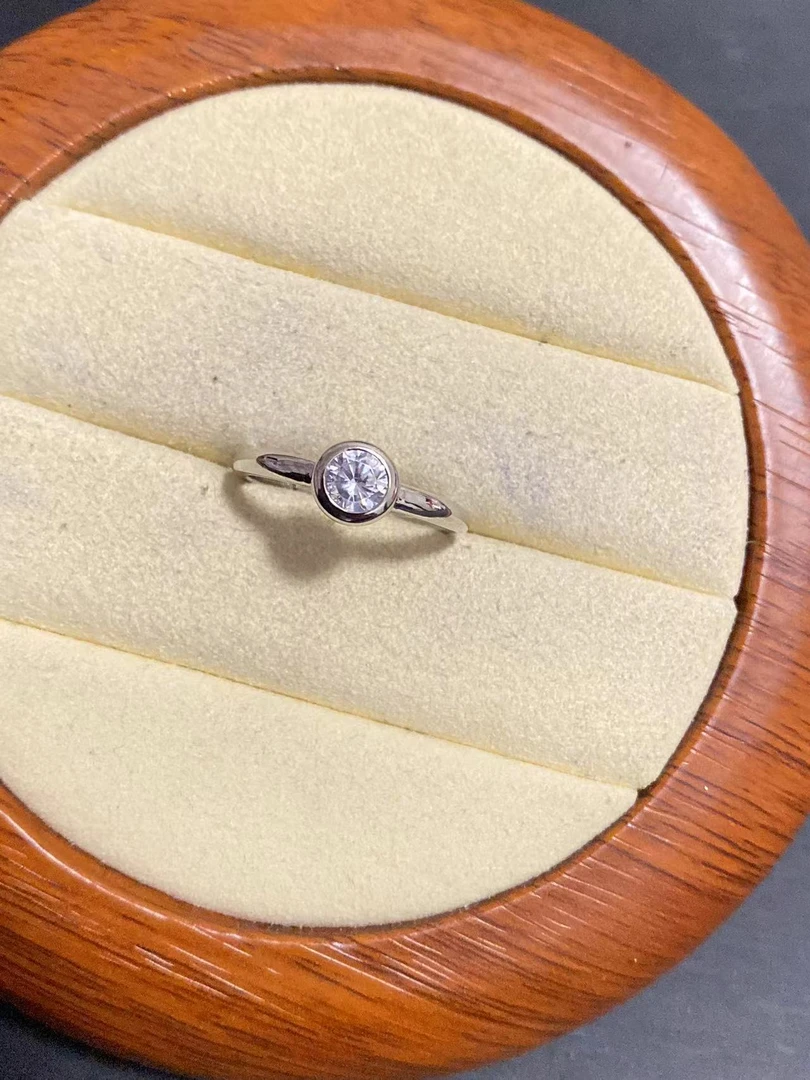 收藏级轻奢时尚气质简约精致戒指Wd103151