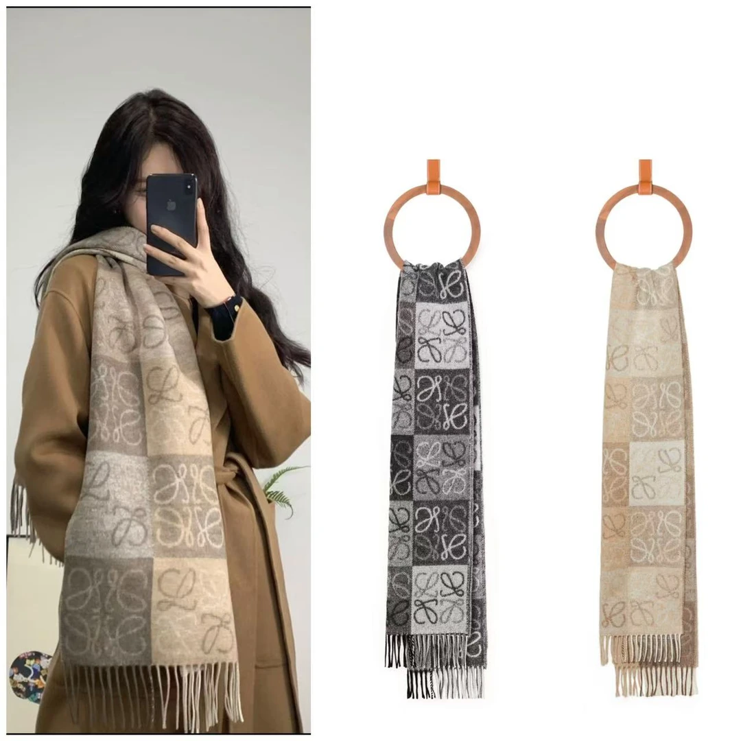 LOEWE/罗意威保暖舒适 棋盘格羊毛围巾米白色百搭秋冬 专属情侣