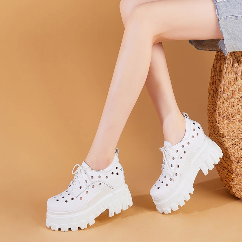 内增高10厘米小白鞋真皮时尚女鞋厚底新款透气洞洞鞋显瘦镂空单鞋