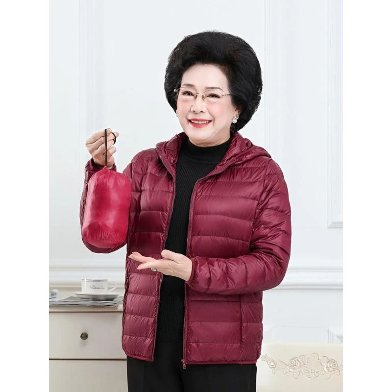 2023新款中老年女士羽绒服轻薄款胖妈妈装大码连帽宽松秋冬短外套