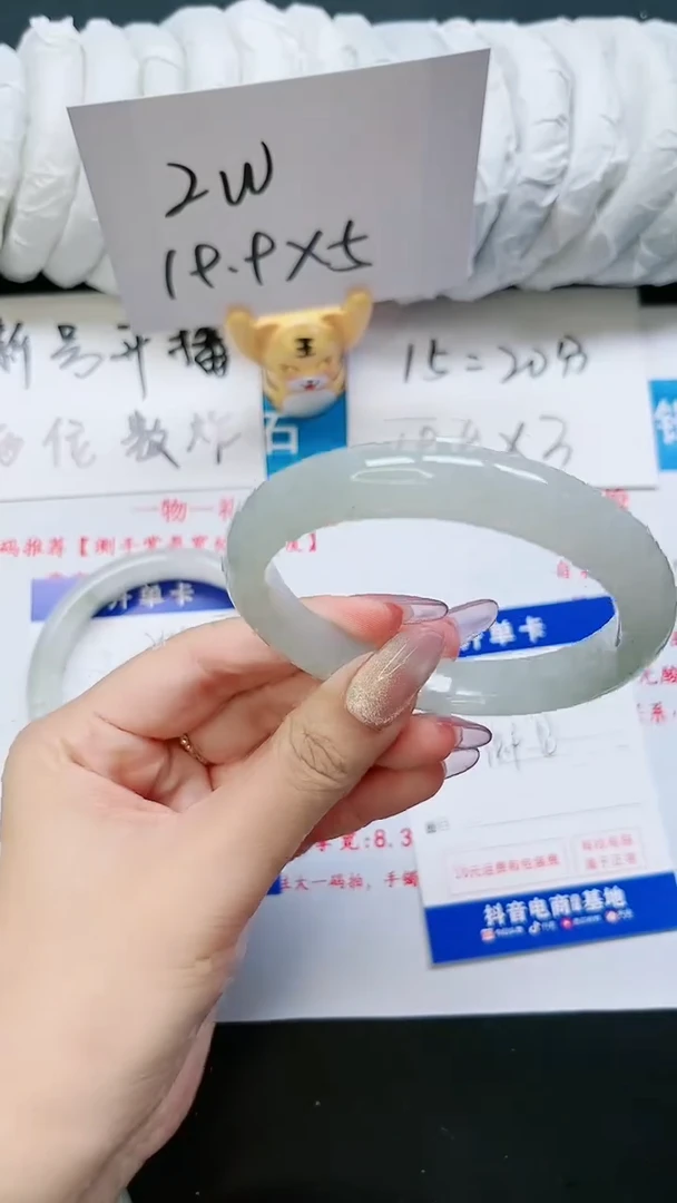 【闪购商品】石英质玉手镯未镶嵌256