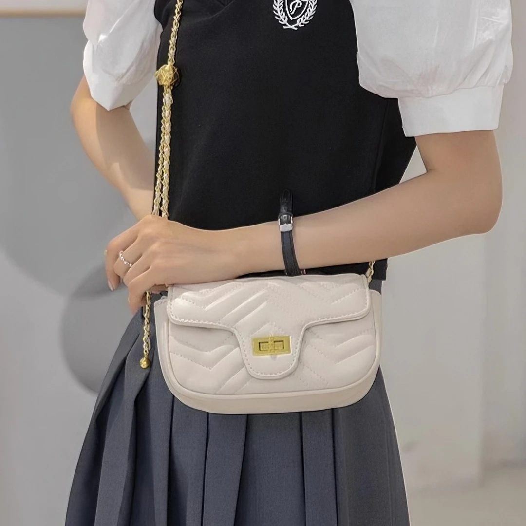今年流行小众链条包包女2025夏季新款高级感时尚小方包简约斜挎包