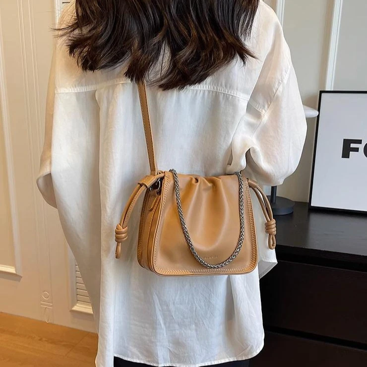 轻奢条小包包女新款褶皱云朵小方包2025季小众斜挎包秋冬新款女包