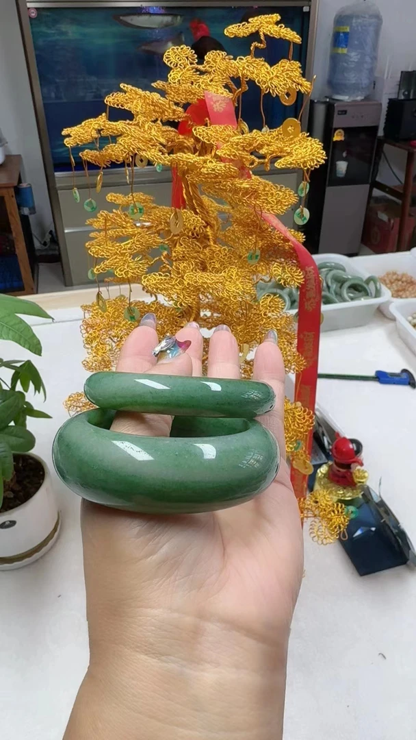 佘太翠菠菜绿手镯(需与主播沟通后购买)