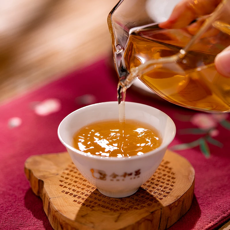 合和昌2015年红印普洱生茶班章拼配高端收藏级产品七子饼传统工艺