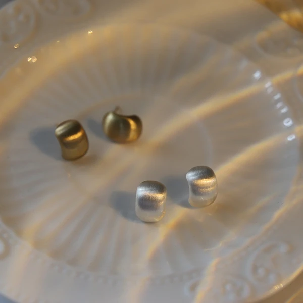 铜合金耳饰 【恰逢】高级感拉丝磨砂金属女人味耳环通勤简约大方ins