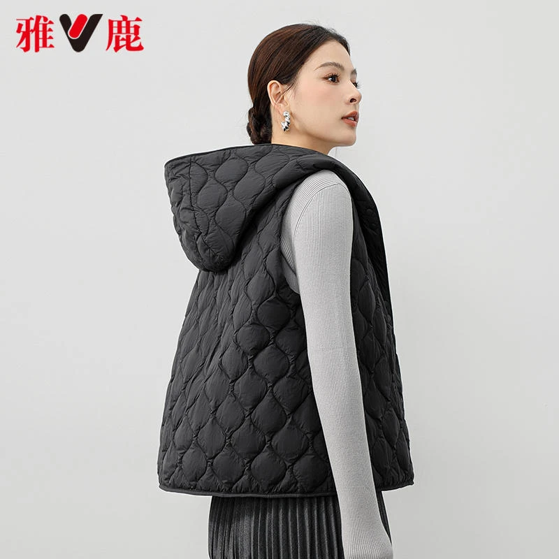 【中国好羽绒】雅鹿轻薄初秋冬羽绒马甲女时尚连帽外穿外套马夹短款