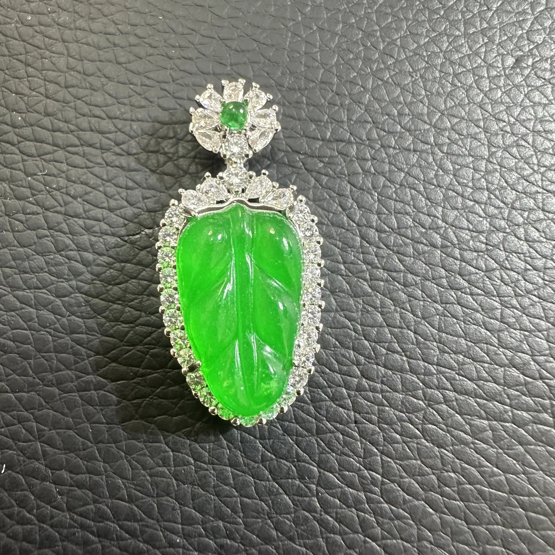 翡翠叶子吊坠（多样发其一）A55