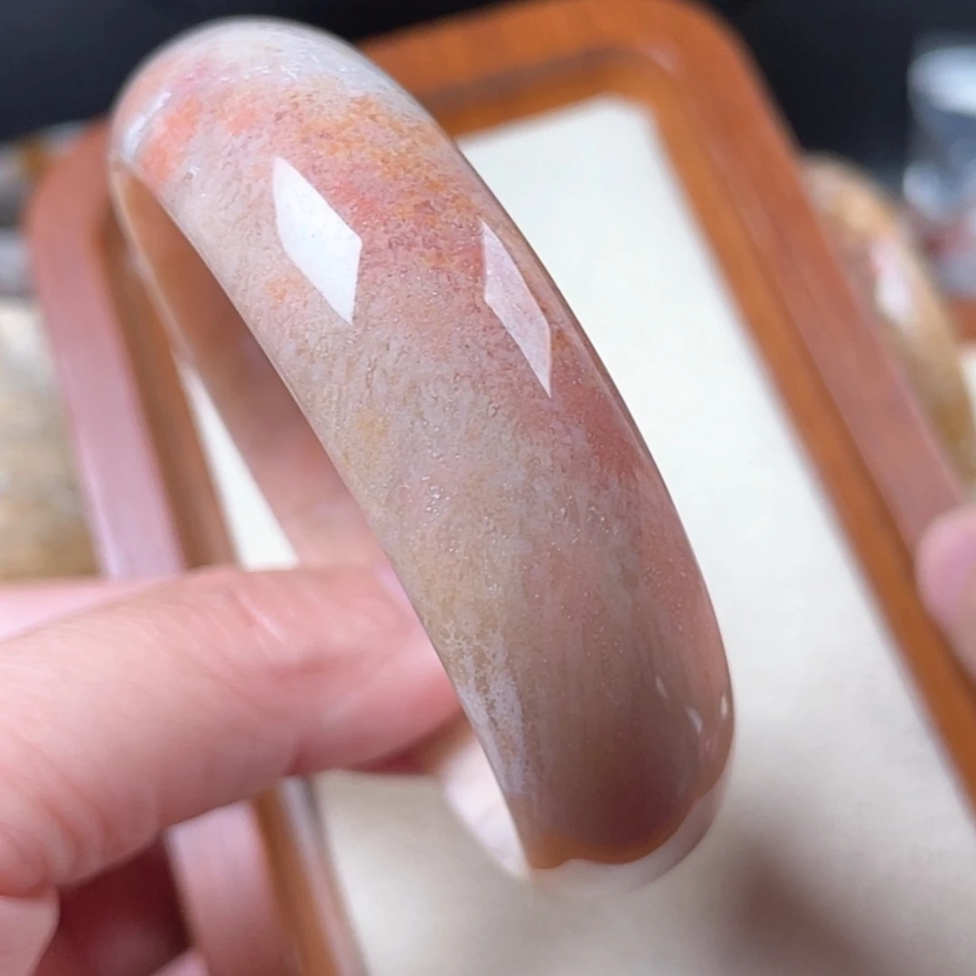【闪购商品】硅化玉吊坠(赠链)未镶嵌薄**?