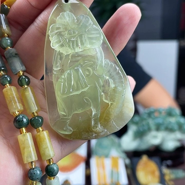 蛇纹石玉颈饰未镶嵌