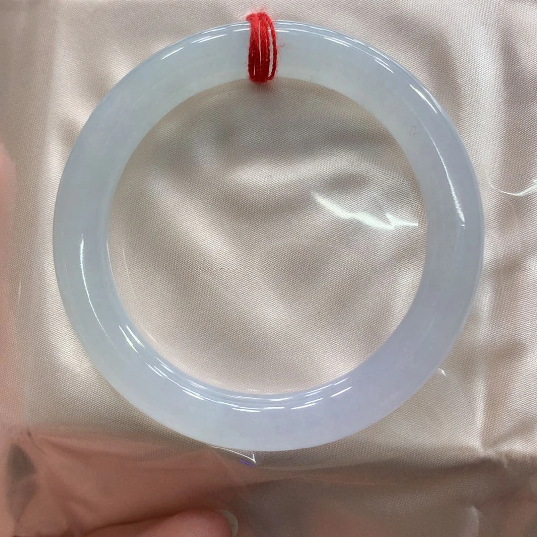 翡翠手镯未镶嵌翡翠