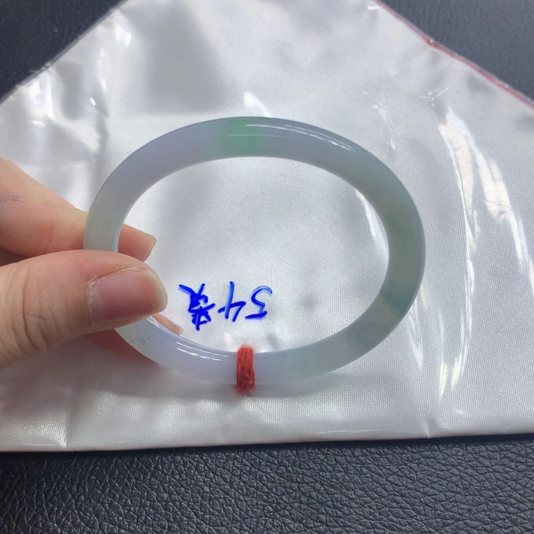 翡翠手镯未镶嵌翡翠