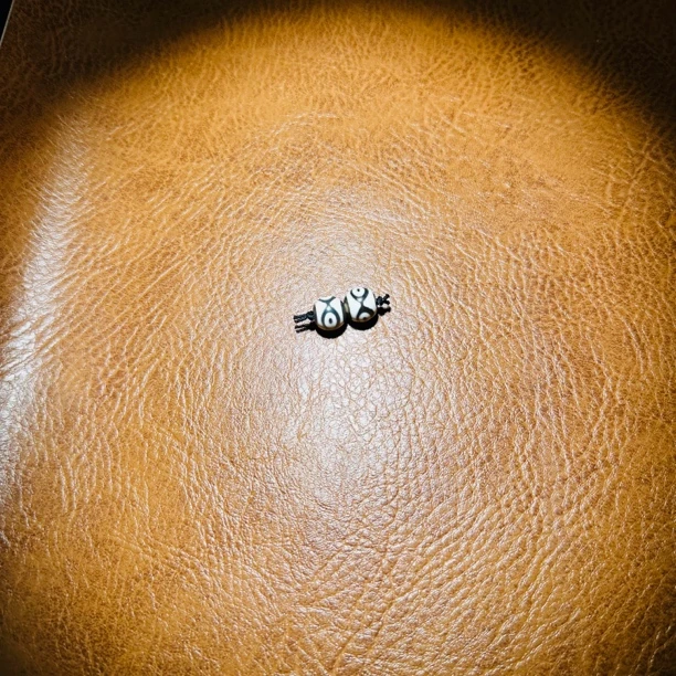 玛瑙配珠原色透光金刚三眼图腾9.9元一对，尺寸:1.0的