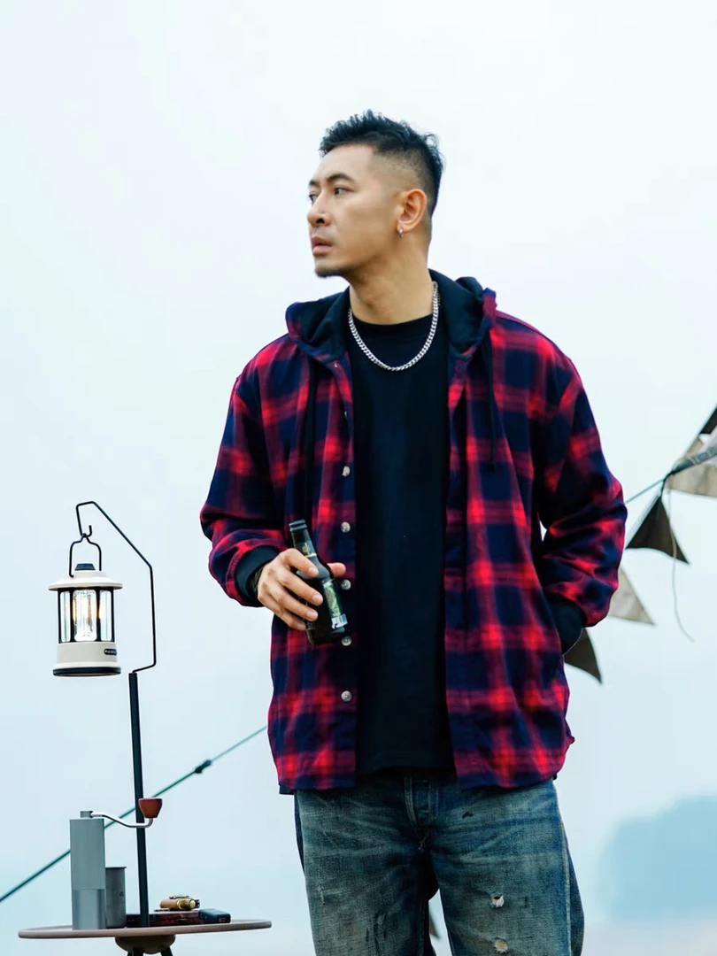 秋冬复古磨毛加厚格子红色衬衫男日系刺绣连帽长袖衬衣休闲外套男