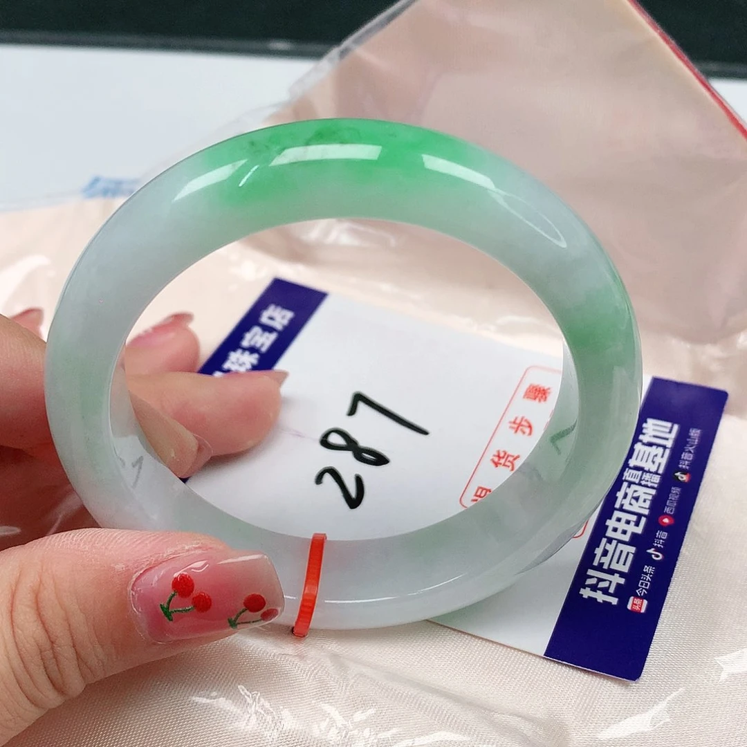 翡翠手镯未镶嵌翡翠