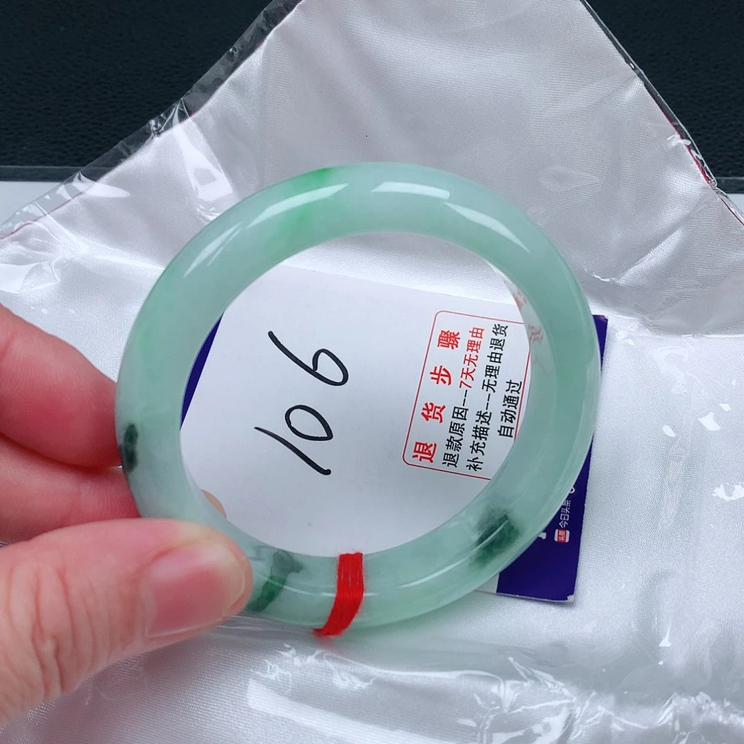 翡翠手镯未镶嵌翡翠