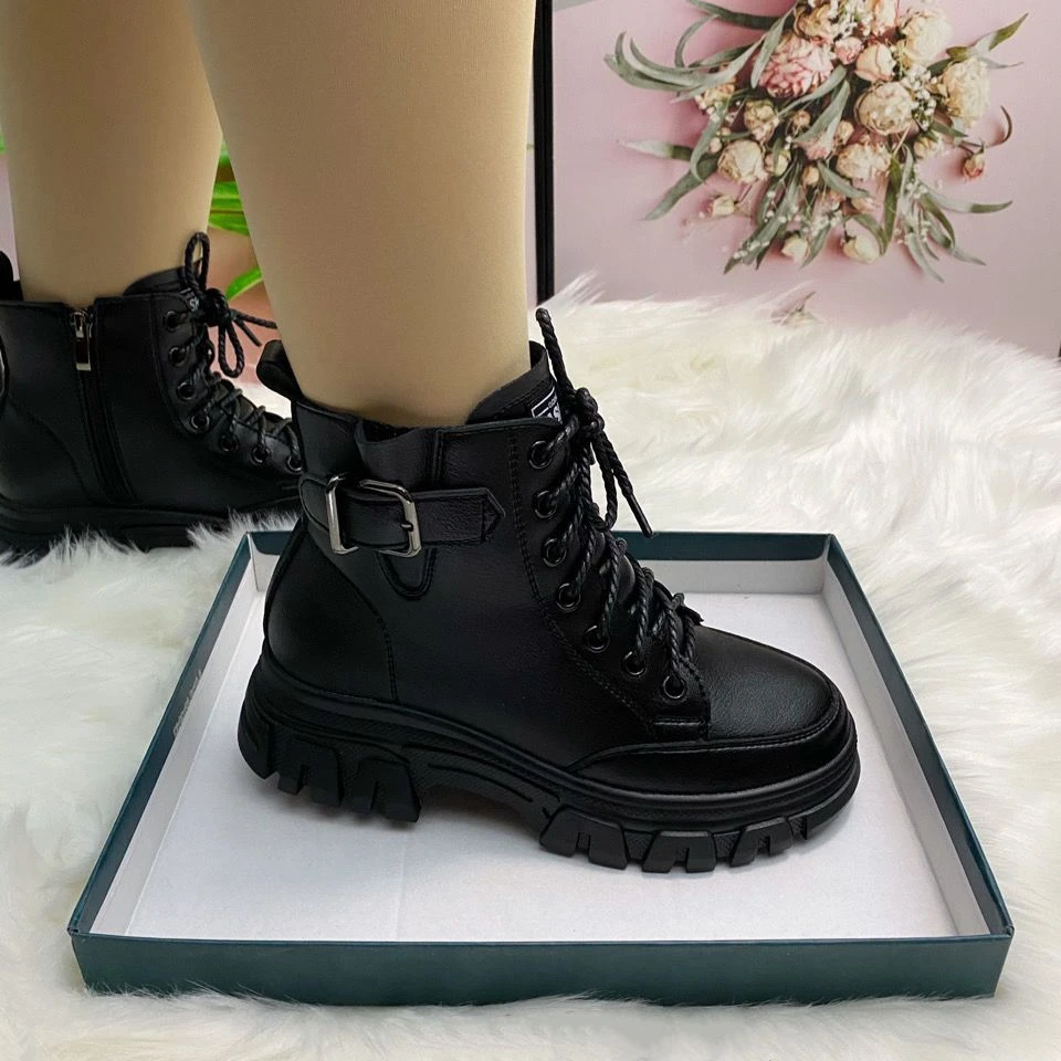 平底马丁靴女网红ins潮秋冬季加绒新款英伦风时尚百搭短靴女棉靴