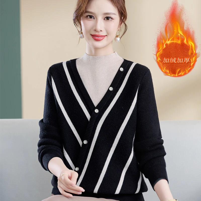 2024冬装新款洋气假两件加绒毛衣中年妈妈冬季时尚宽松半高领上衣