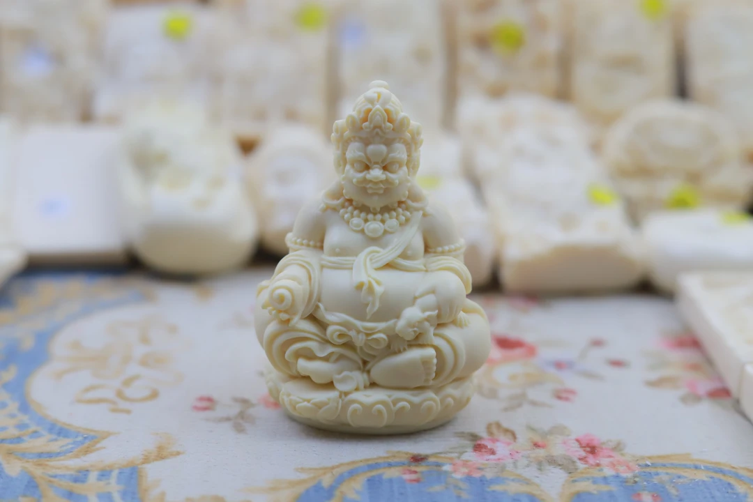 【优化鹿角雕刻】黄财神手把件摆件吊坠生日礼物收藏特色艺术传统
