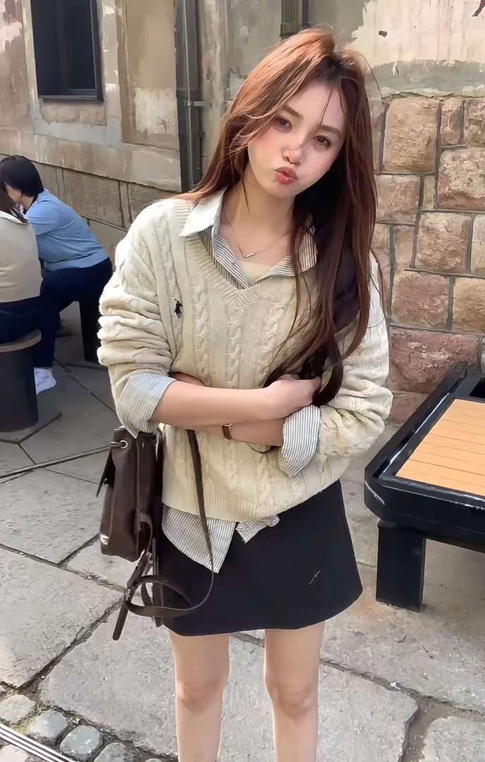 高级感韩系V领刺绣绞花针织衫女叠穿条纹衬衫高腰休闲短裙三件套